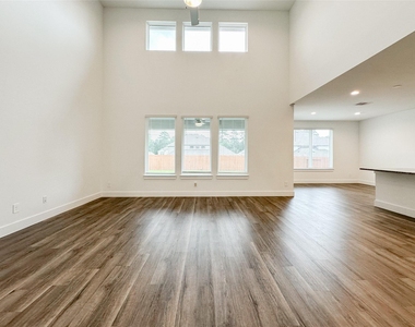 15216 Tattle Creek Lane - Photo Thumbnail 9
