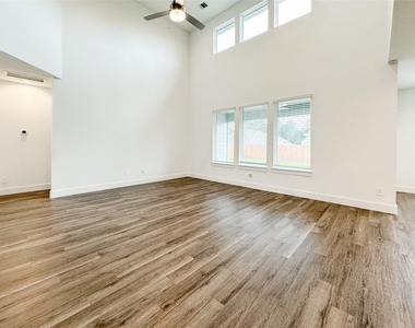 15216 Tattle Creek Lane - Photo Thumbnail 10