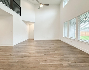 15216 Tattle Creek Lane - Photo Thumbnail 11