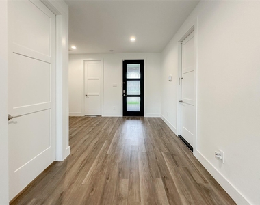 15216 Tattle Creek Lane - Photo Thumbnail 4