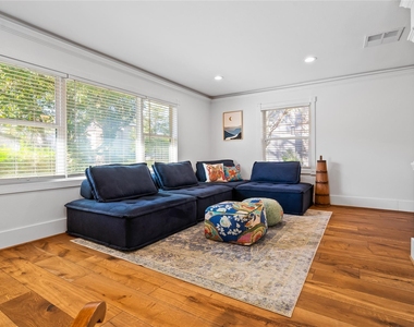 3902 Colquitt Street - Photo Thumbnail 2