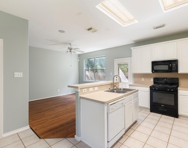 229 E Summerhaze Circle - Photo Thumbnail 7
