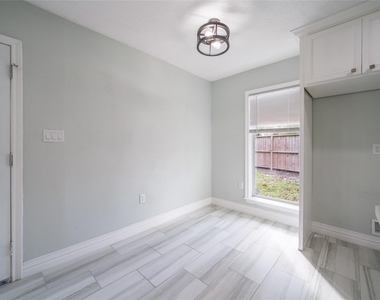 7115 Shady Moss Lane - Photo Thumbnail 6