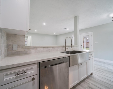 7115 Shady Moss Lane - Photo Thumbnail 10