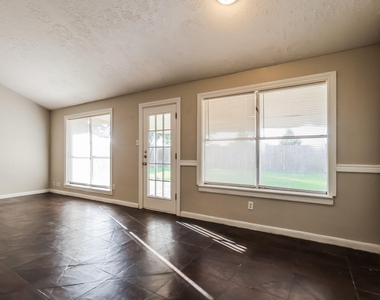 21126 N Tangle Creek Lane - Photo Thumbnail 5
