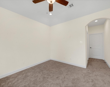16936 W Ivanhoe - Photo Thumbnail 11