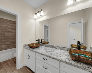 16936 W Ivanhoe - Photo Thumbnail 14