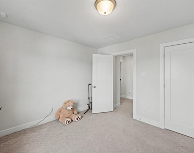 155 Renodes Garden Lane - Photo Thumbnail 24