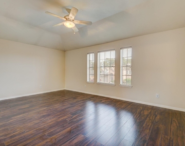 21615 Long Castle Drive - Photo Thumbnail 8