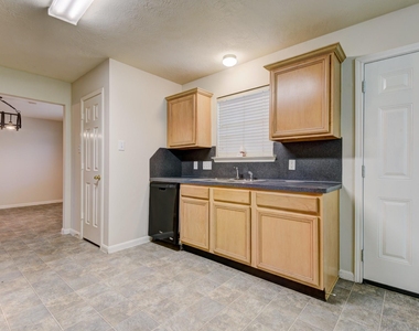 21615 Long Castle Drive - Photo Thumbnail 6