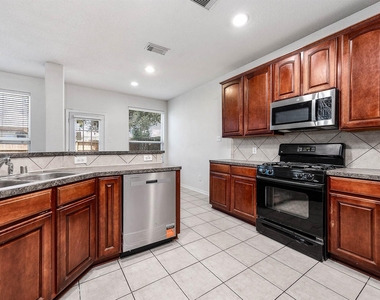 2032 Creek Shore Lane - Photo Thumbnail 11