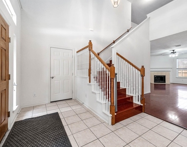 2032 Creek Shore Lane - Photo Thumbnail 4
