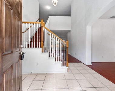 2032 Creek Shore Lane - Photo Thumbnail 3