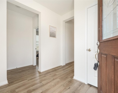 8202 Leisure Point Drive - Photo Thumbnail 6