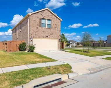 8202 Leisure Point Drive - Photo Thumbnail 35