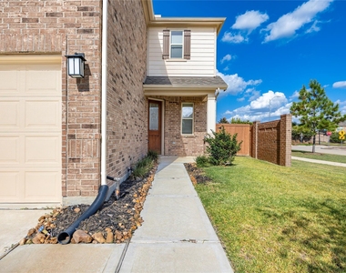 8202 Leisure Point Drive - Photo Thumbnail 5
