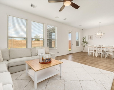 8202 Leisure Point Drive - Photo Thumbnail 11