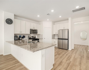8202 Leisure Point Drive - Photo Thumbnail 13
