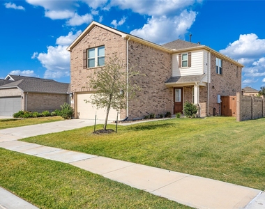 8202 Leisure Point Drive - Photo Thumbnail 4
