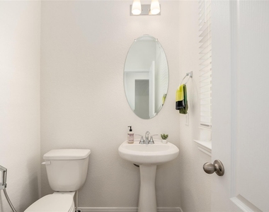 8202 Leisure Point Drive - Photo Thumbnail 17