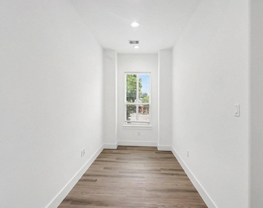 3717 Palmer Street - Photo Thumbnail 11