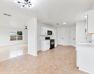 9031 Aspen Trace Lane - Photo Thumbnail 10
