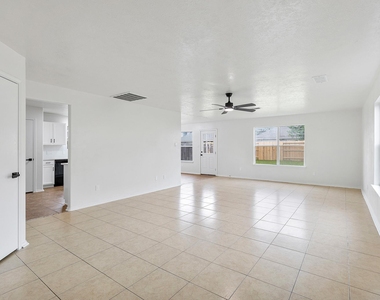 9031 Aspen Trace Lane - Photo Thumbnail 7