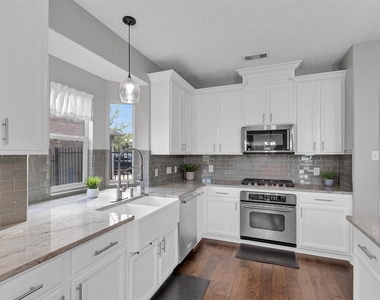 3002 E Lake Falls Circle - Photo Thumbnail 14