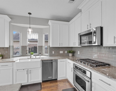 3002 E Lake Falls Circle - Photo Thumbnail 13