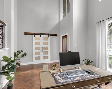 3002 E Lake Falls Circle - Photo Thumbnail 10