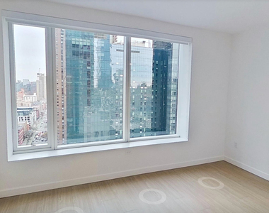 550 10th Avenue - Photo Thumbnail 2