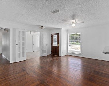 500 Shirleen Drive - Photo Thumbnail 4