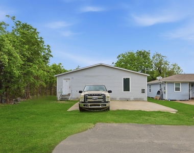 303 Gans Street - Photo Thumbnail 3