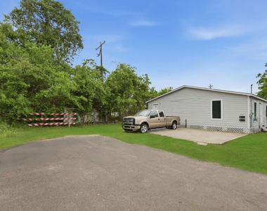 303 Gans Street - Photo Thumbnail 2