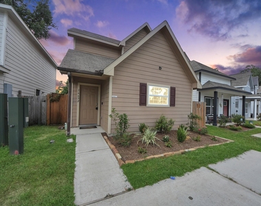 16692 E Ivanhoe Street - Photo Thumbnail 31