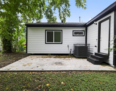 5233 Higgins Street - Photo Thumbnail 20