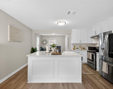 5233 Higgins Street - Photo Thumbnail 9