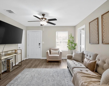 5233 Higgins Street - Photo Thumbnail 3