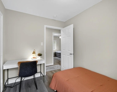 5233 Higgins Street - Photo Thumbnail 16