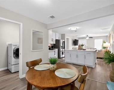 5233 Higgins Street - Photo Thumbnail 6