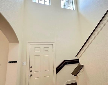 210 S Tesch - Photo Thumbnail 9