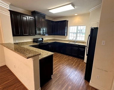210 S Tesch - Photo Thumbnail 5
