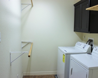 210 S Tesch - Photo Thumbnail 16