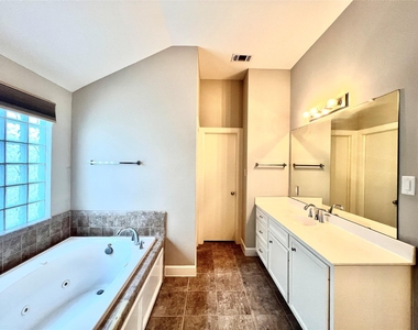 3731 Main Poplar Drive - Photo Thumbnail 20