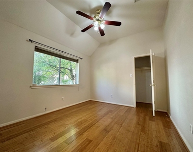 1318 Cedar Terrace Court - Photo Thumbnail 17