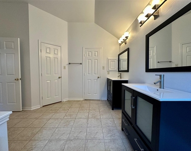 1318 Cedar Terrace Court - Photo Thumbnail 18