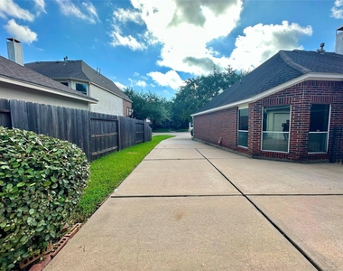 1318 Cedar Terrace Court - Photo Thumbnail 28