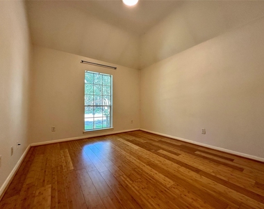 1318 Cedar Terrace Court - Photo Thumbnail 9