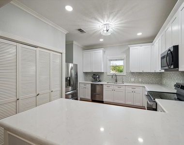 412 W 22nd Street - Photo Thumbnail 10