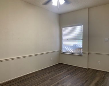 2710 Grants Lake Boulevard - Photo Thumbnail 4